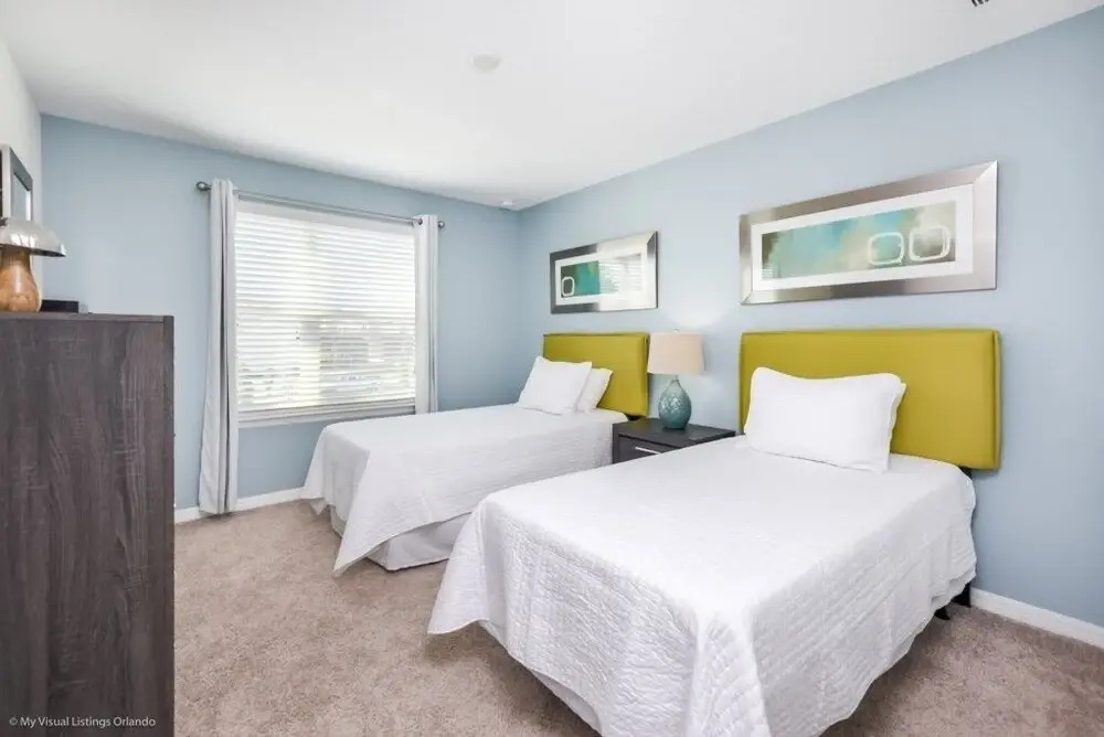 Orlando Newest Resort Community Town Home 5 Bedroom Townhouse by Redawning