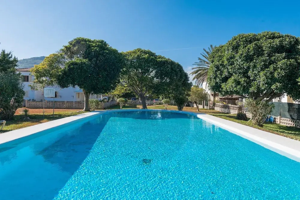 Ropit in Alc dia With 2 Bedrooms and 1 Bathrooms