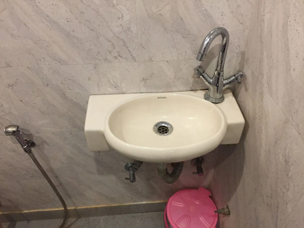 Hotel The Spot Near New Delhi Railway Station