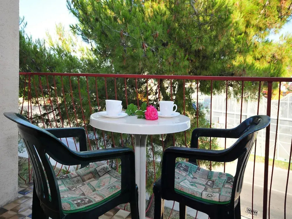 Mirko - 100m From the sea - A2