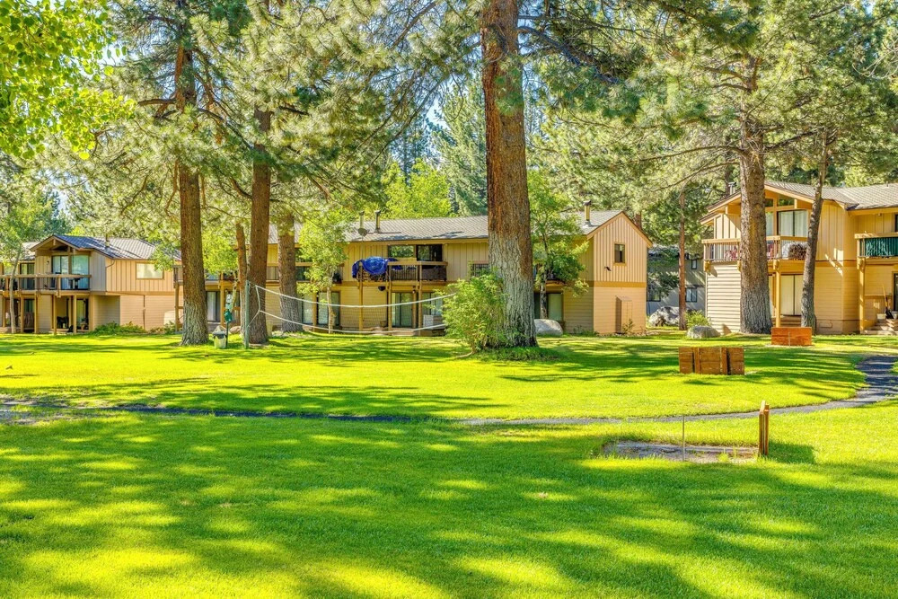 Mammoth Lakes Vacation Rental: 1 Mi to Ski Area!