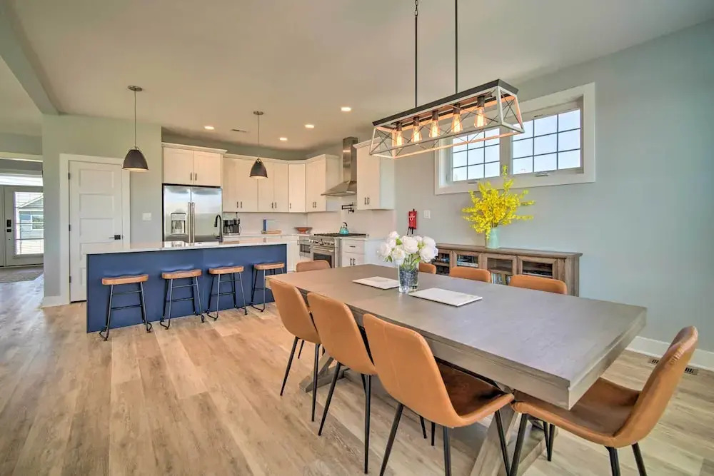 Gorgeous Newly Built Home: Golf Course View!