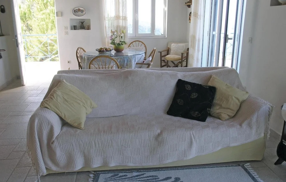 Amazing Home in Kitries Kalamata With Wifi and 2 Bedrooms