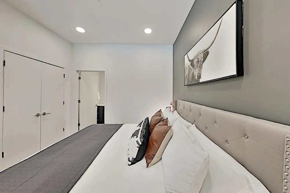 Illume Pool & Fitness Center Corner Unit 1 Bedroom Condo