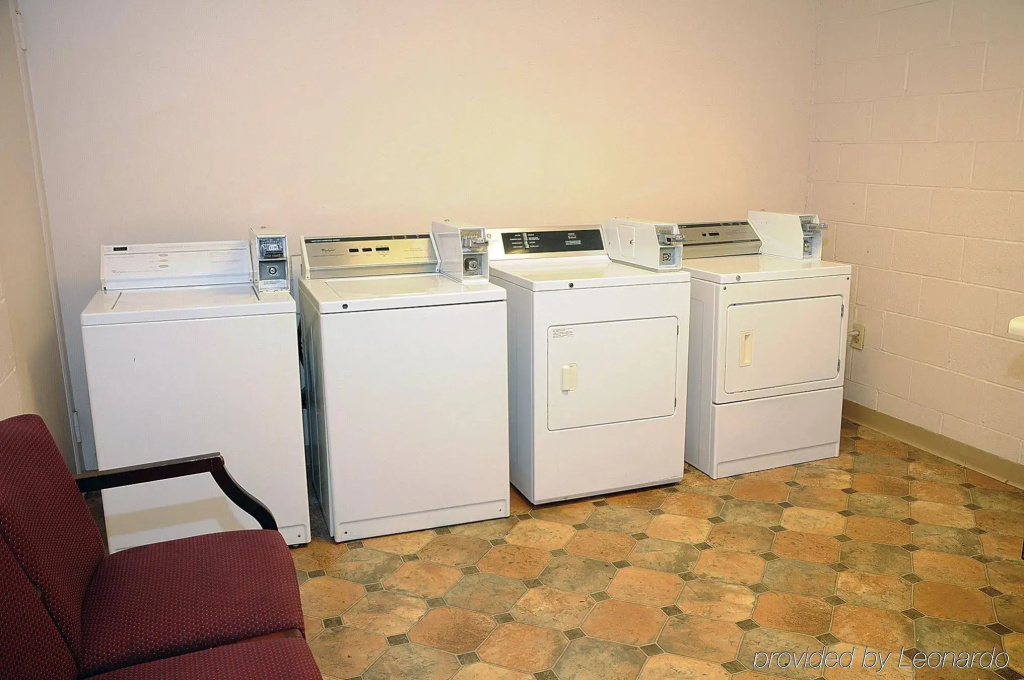 Отель Greenville Airport Inn