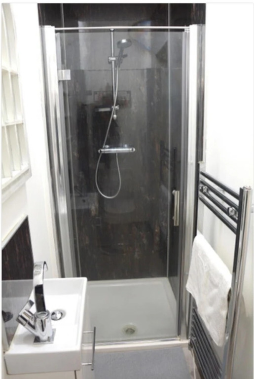Beautiful 1-bed Apartment Situated in a Mansion
