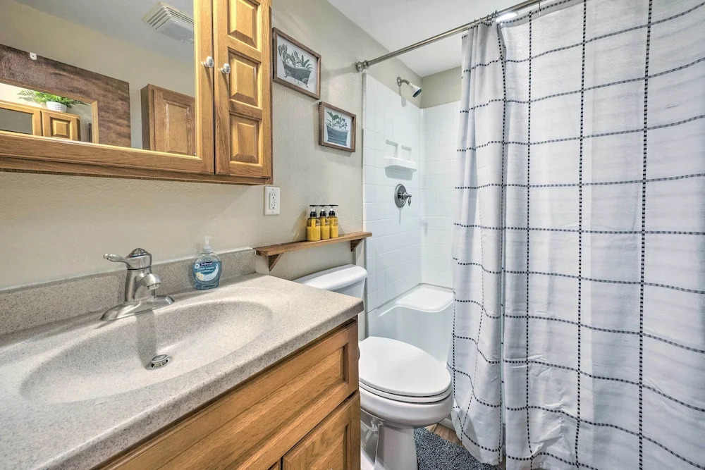 Caldwell House w/ Grill ~ 1 Mi to Downtown!