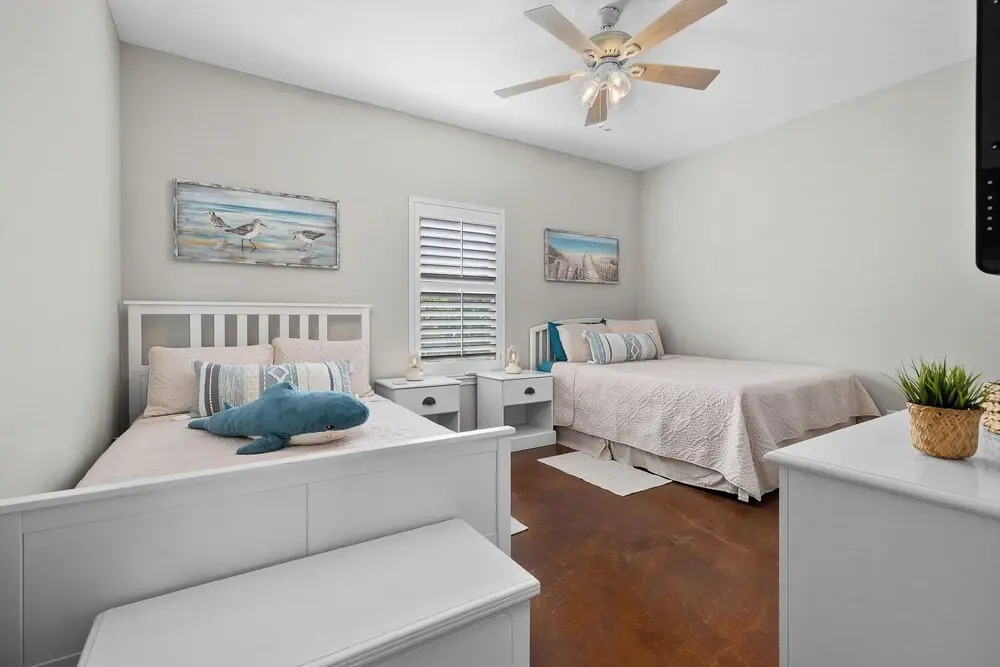 Sunny Townhome w/ Pool Access ~ 1 Mi to Beach