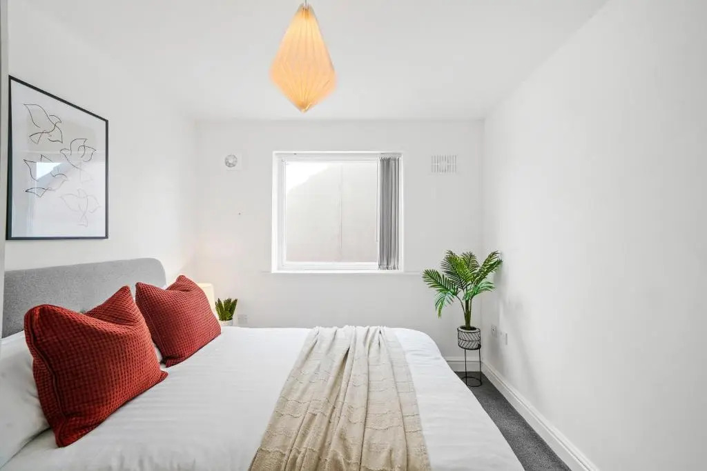 6 Sarah House by Truestays - 2 Bedroom Apartment - FREE Wifi & Parking