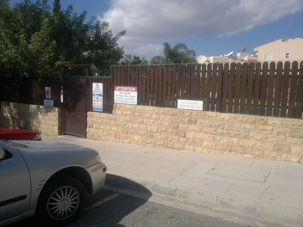 Nina's House Limassol Star