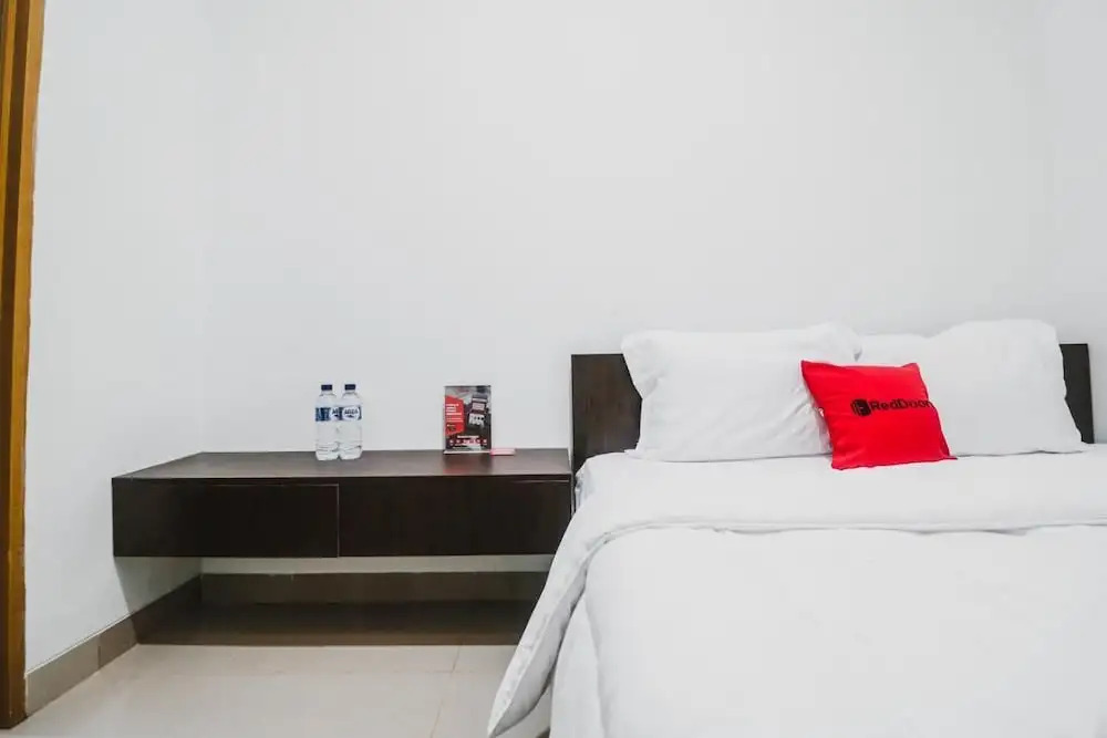 RedDoorz near Margonda Raya
