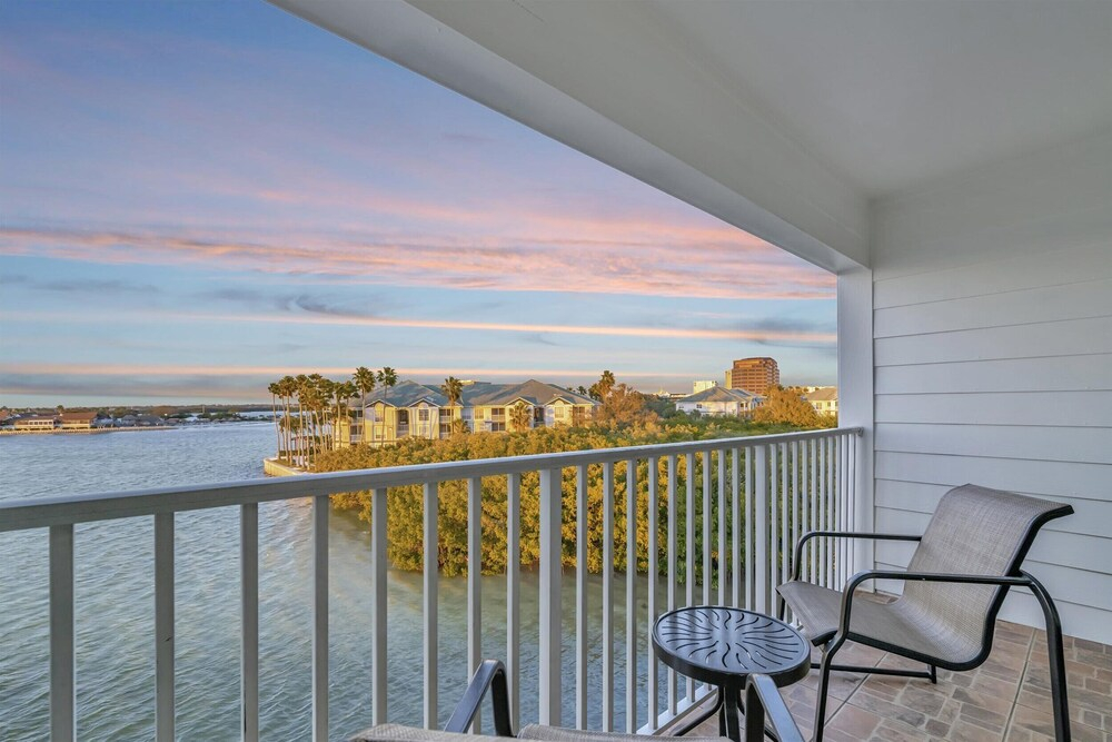 Waterfront Resort Condo Balcony Heated Pool