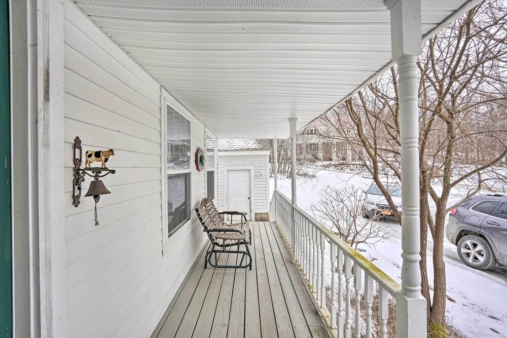West Dover Getaway w/ Hot Tub: Near Mt Snow!