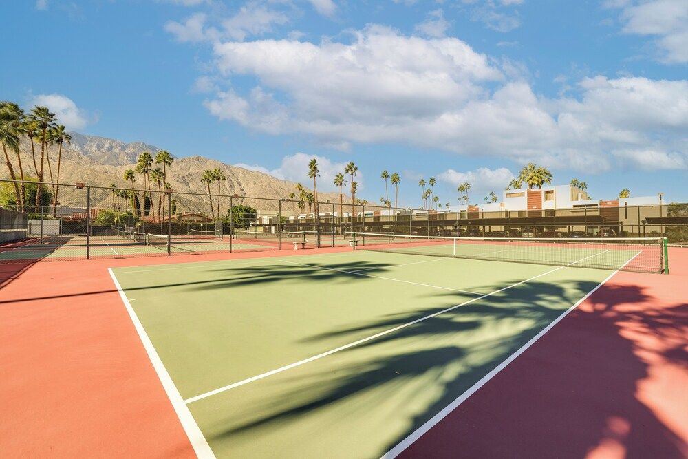 Mtn-view Condo w/ Pool Access in Palm Springs!