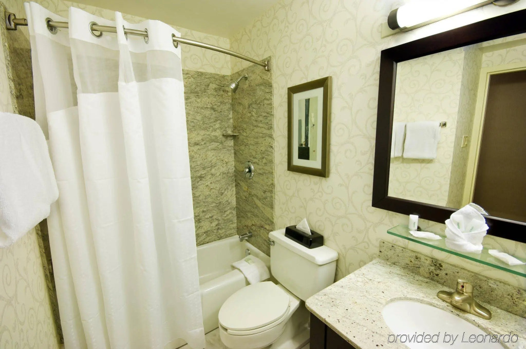 Holiday Inn & Suites Boston Peabody by IHG