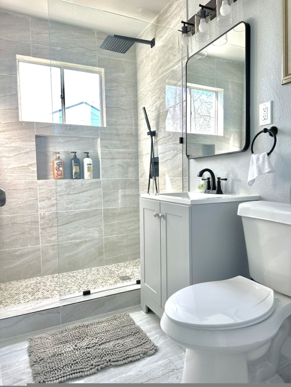 Vintage Vibes Modern Comfort 2BR for 6 Guests