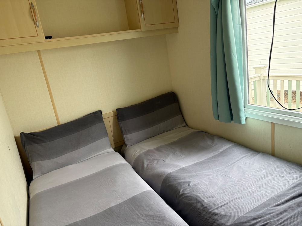Cabin Sleeps 8 With Indoor Pool
