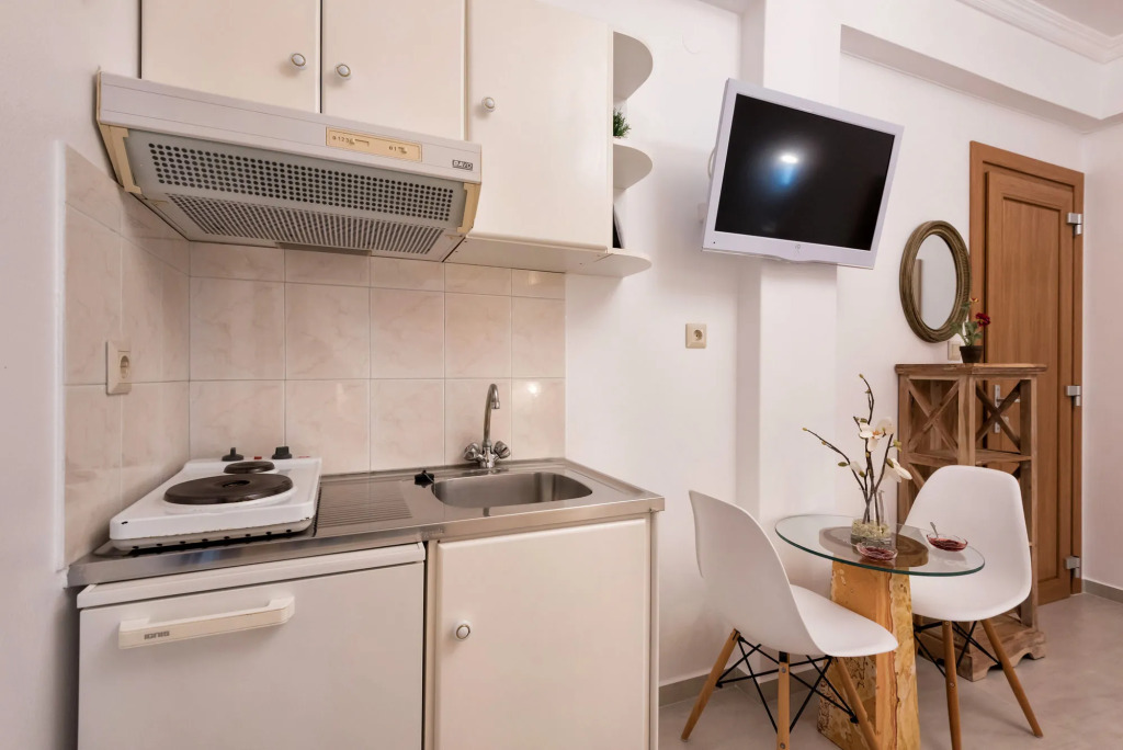 Panos Luxury Studios
