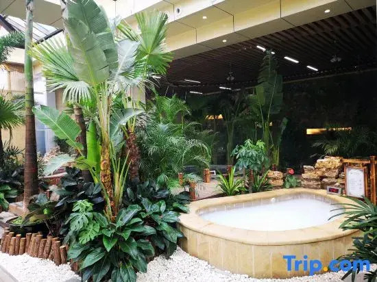 Baihualin Hot Spring Valley Hotel