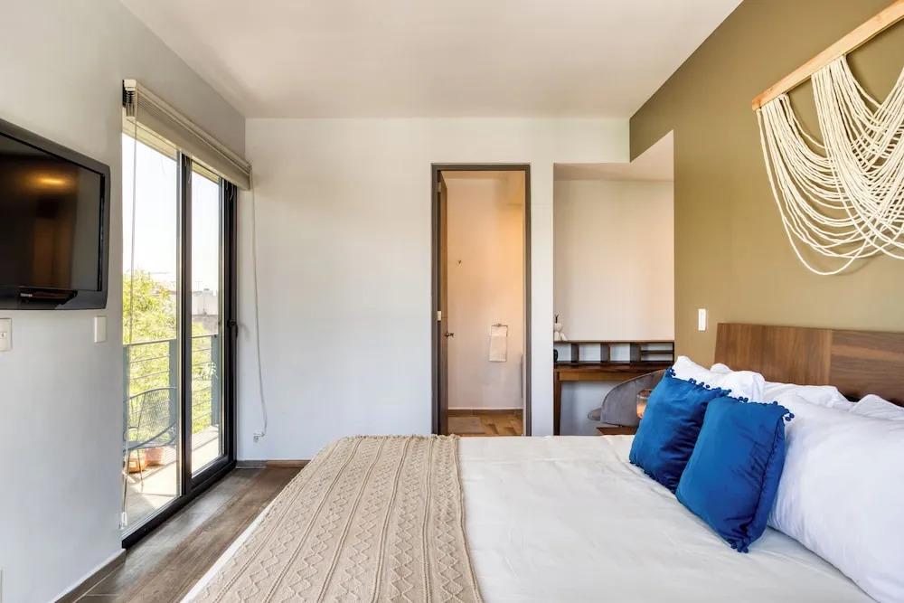 Chic PH Haven with rooftop By Tasman
