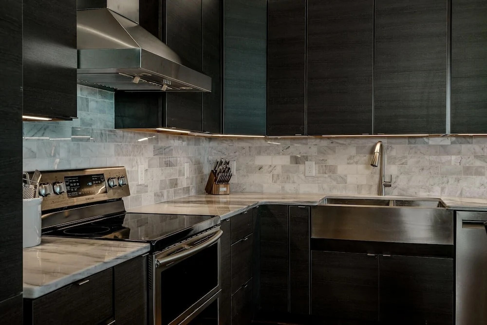 Oceans 6 4 Bedroom Condo by RedAwning