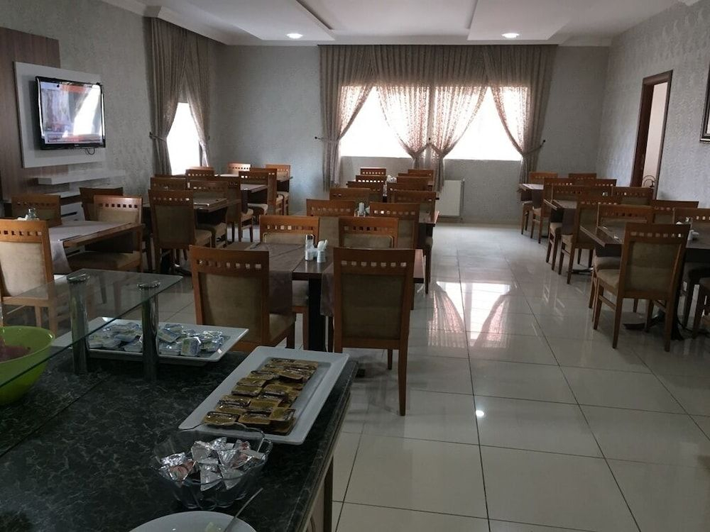 Cenas Otel