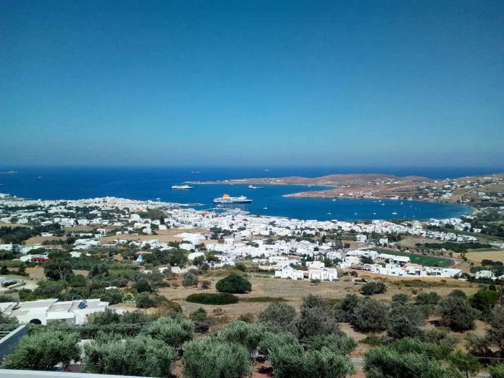 Semi-detached house on the heights of Parikia - Exceptional view of the Cyclades