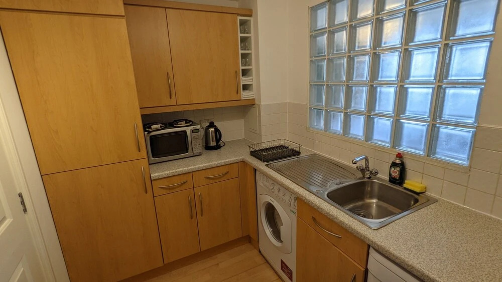 Spacious Modern 2BR Apartment Near City Center