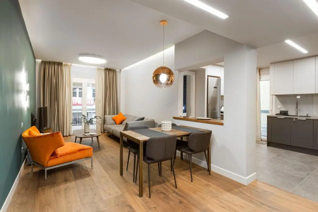 Urban chic 2bdrm aptmt close to the city centre