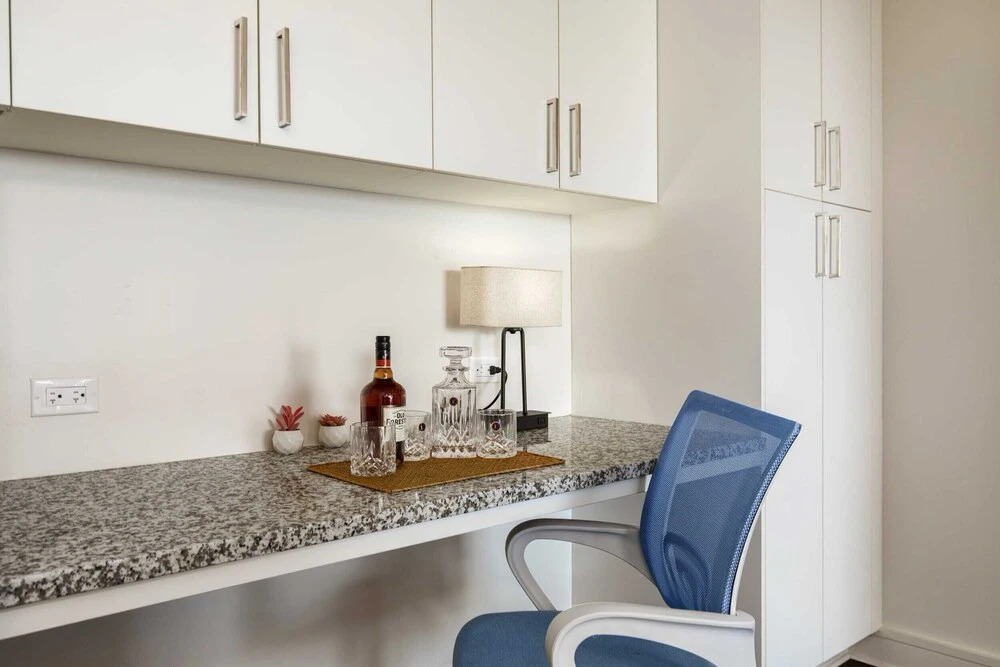 Luxurious High Rise 1BR With Louisville Flair by Cozysuites