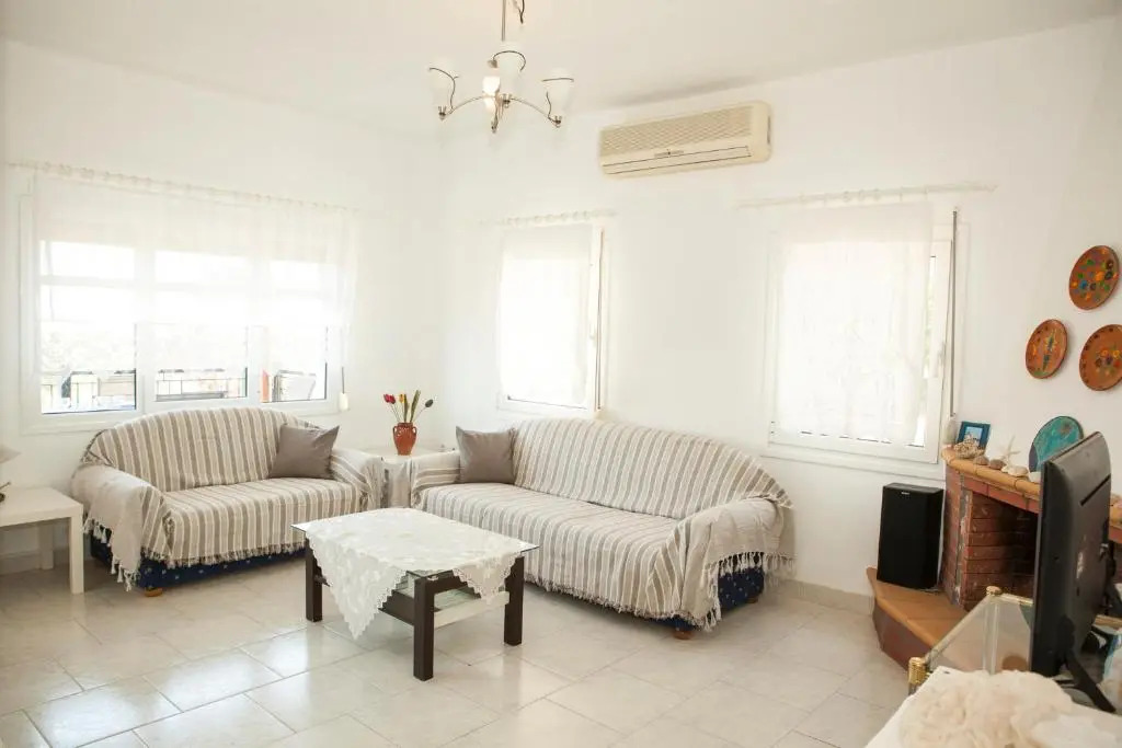 #FLH - Traditional House 1, Kastri
