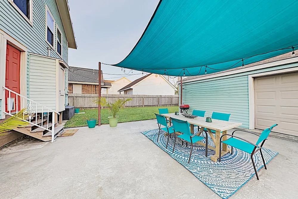 New Listing! Renovated - Walk To Beach 4 Bedroom Home