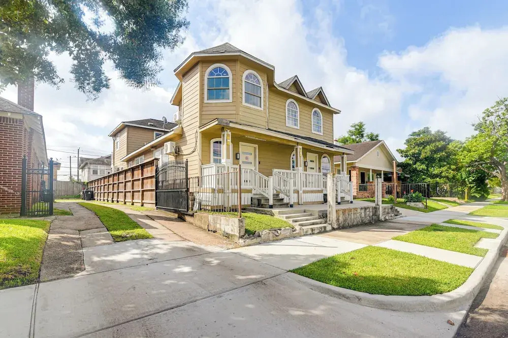 Walkable Apt 2 Mi to Dtwn: Houston Retreat!