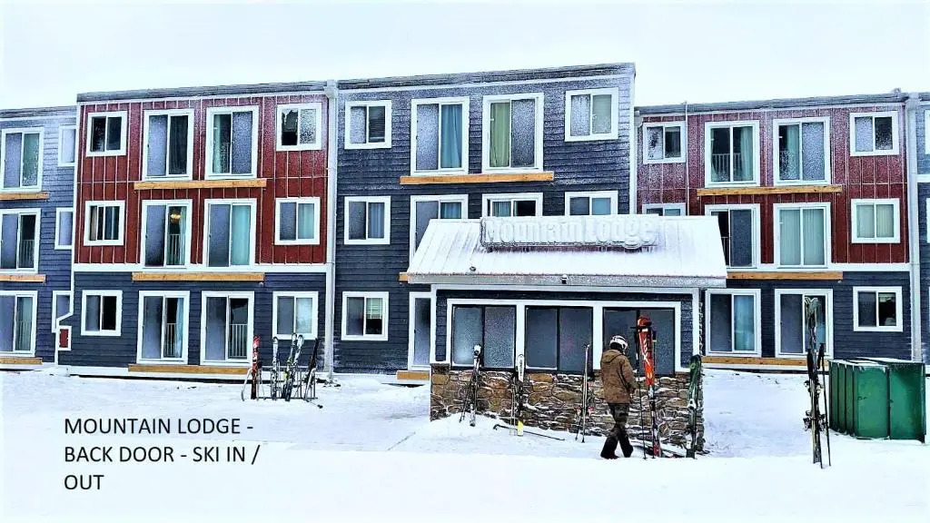 Stroll to Slopes, Village Area, Ski in-out MtLodge 322
