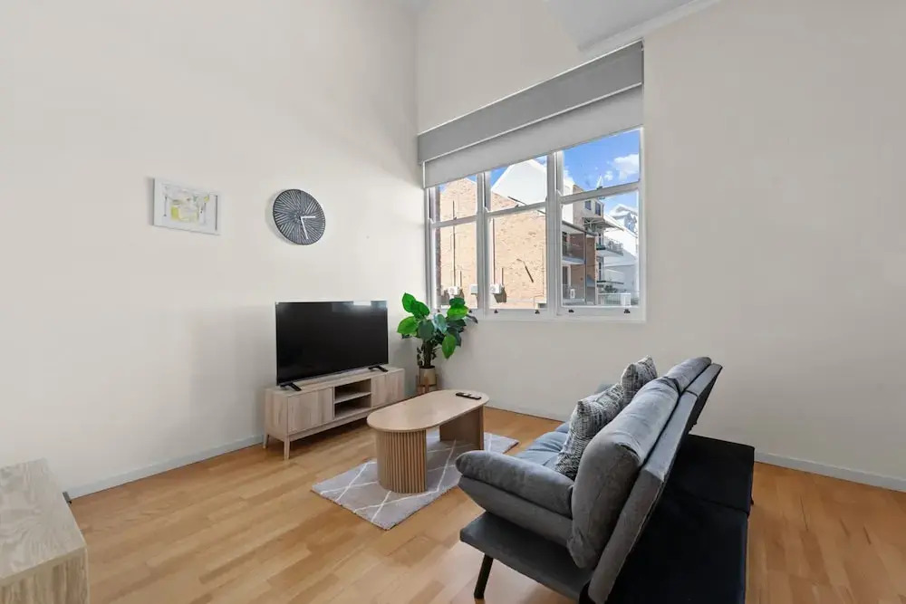 Modern 1-bed Apartment in Spring Hill With Parking