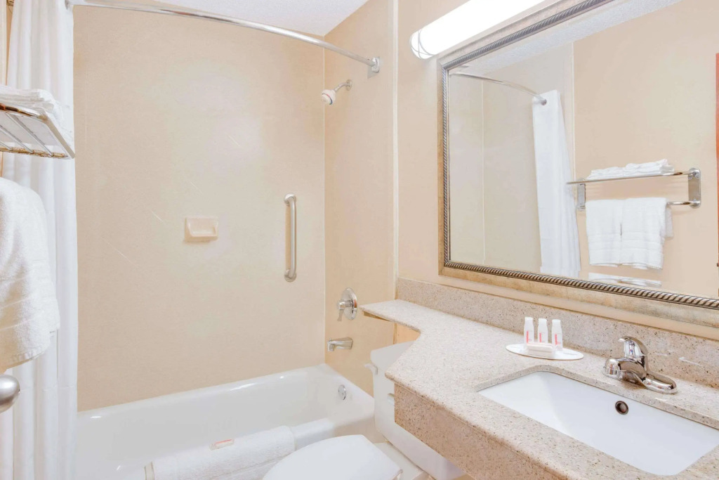Coastal Inn & Suites