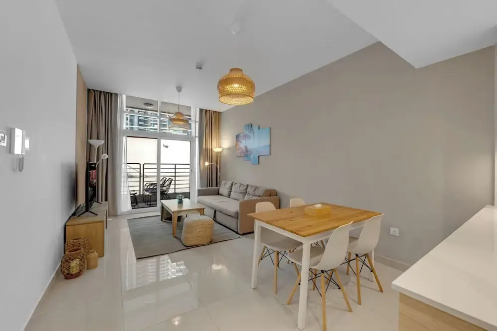 Waves - Charming Apt With Balcony, Minutes From The Beach