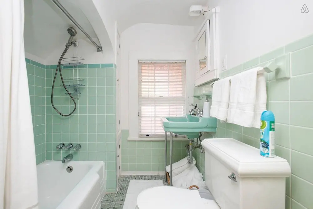 Large 1BR w Pool in Heart of FQ and Bourbon - NOLA