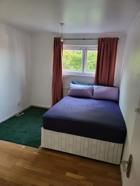 Inviting 1-bed House in London