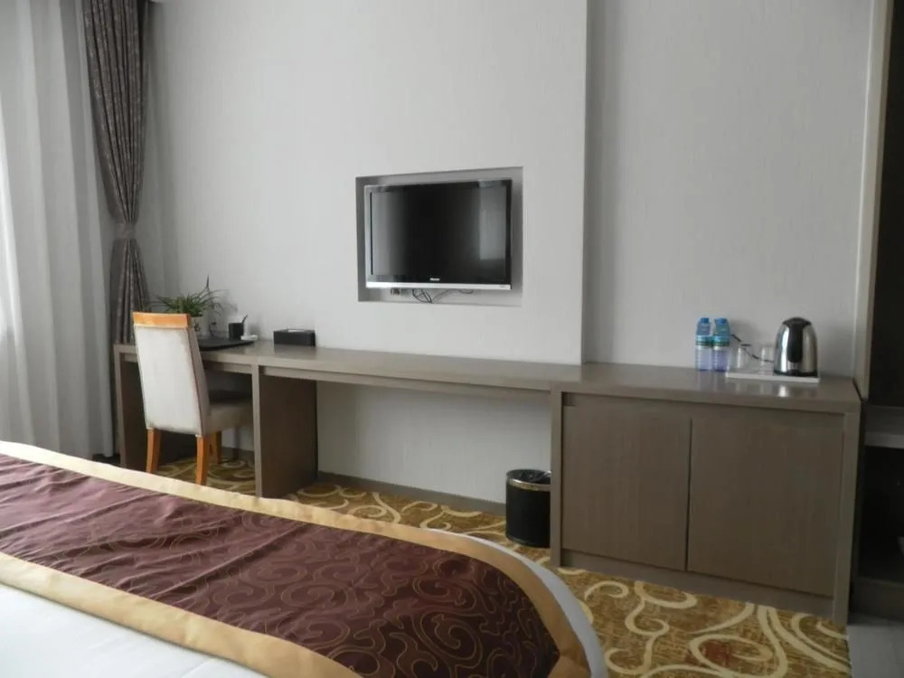 Rongcheng Celebrity Hotel High Speed Rail Station Shop