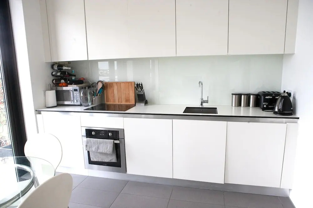 2 Bedroom Apartment Near Airport