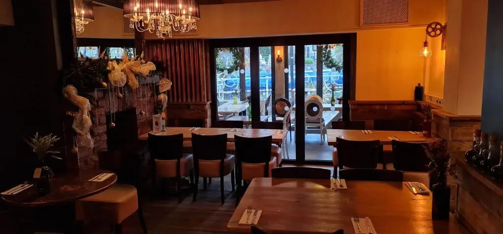 The Waterside Bar Rooms & Restaurant