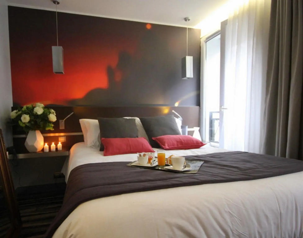 Hôtel Lumières Montmartre Paris