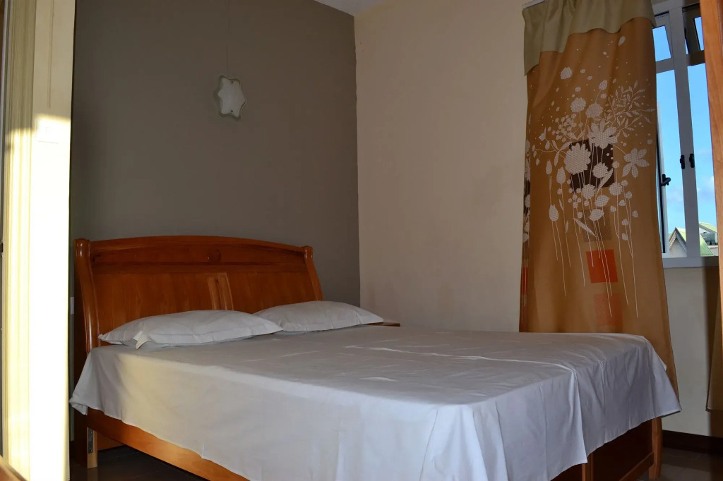 Jet Villa - Amandier 2-Bedroom Apartment with Pool near Flic en Flac Beach