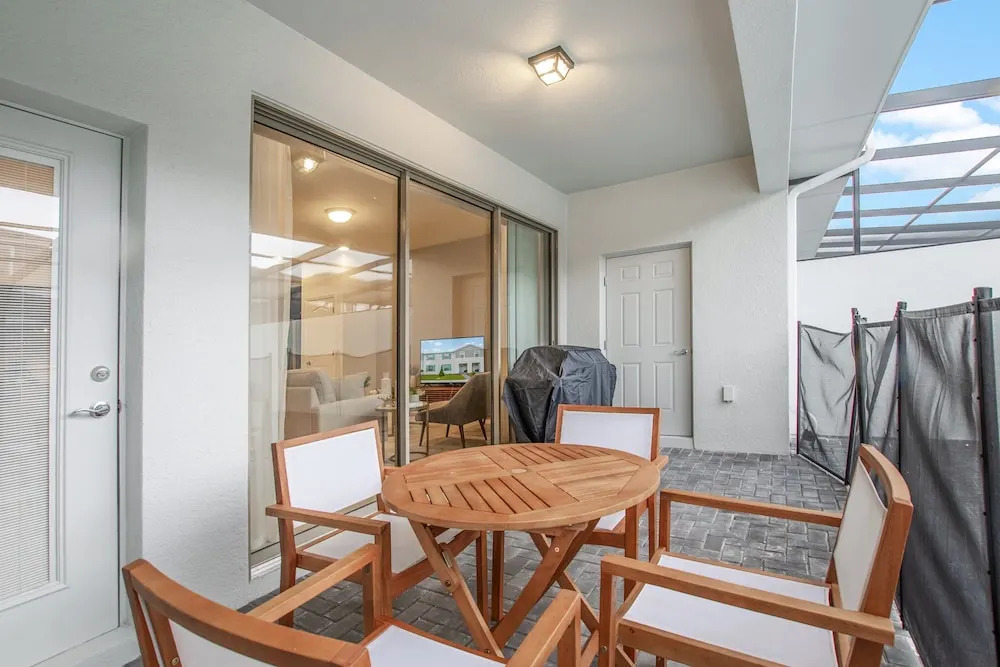 5 bed Town Home With Pool