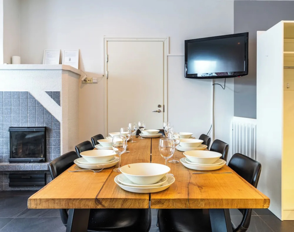 Modern 2-Unit Retreat up to 16 guests