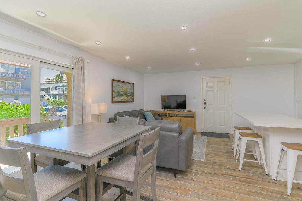 Tiki 136 - Spacious 1br Condo Sleeps 6 Near Beach 1 Bedroom Condo