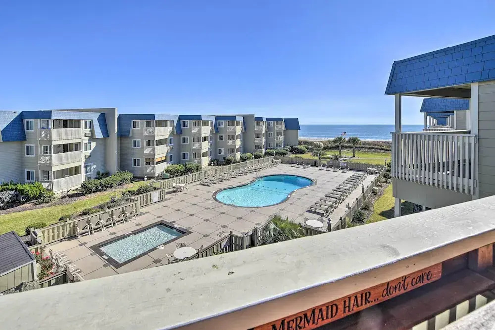 Beachfront Condo w/ Balcony: Walk to Apache Pier