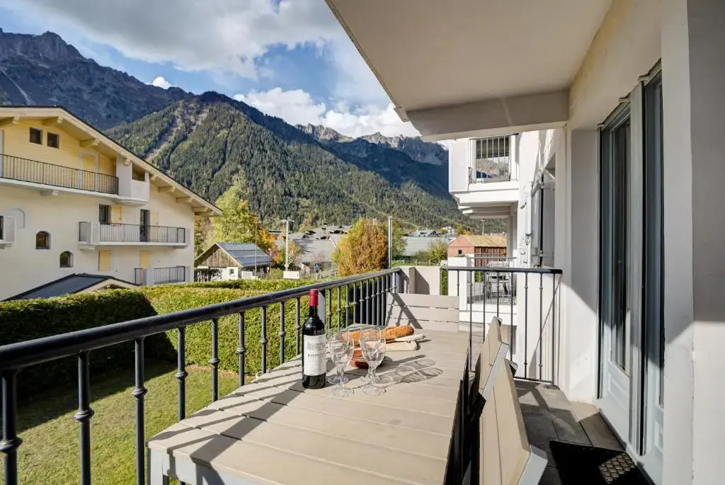 Apartment Fermes du Montenvers B11 - Alpes Travel - Central Chamonix - sleeps 4-5