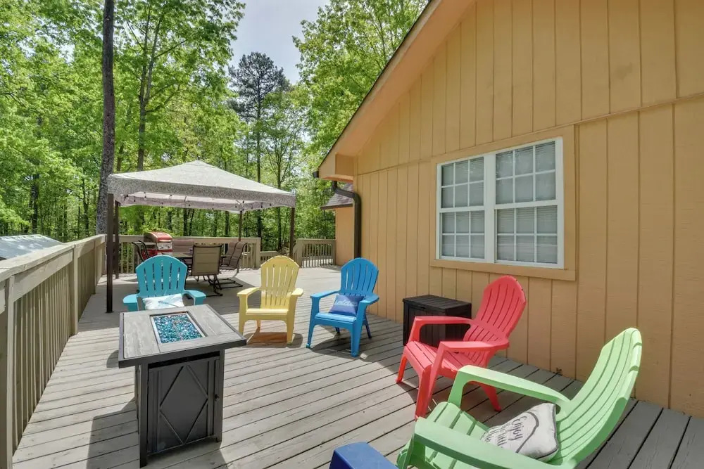 The Lake Place Cabin w/ Golf Cart & Free Kayaks!